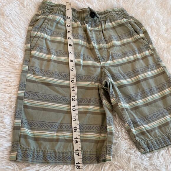 OSHKOSH B'GOSH Boys Short Sz 10A Gently Used - Picture 6 of 9